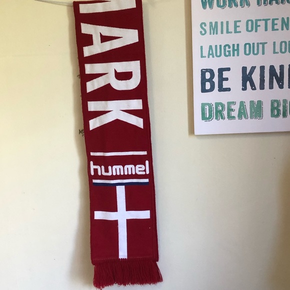 Danmark Hummel Scarf - Picture 2 of 3